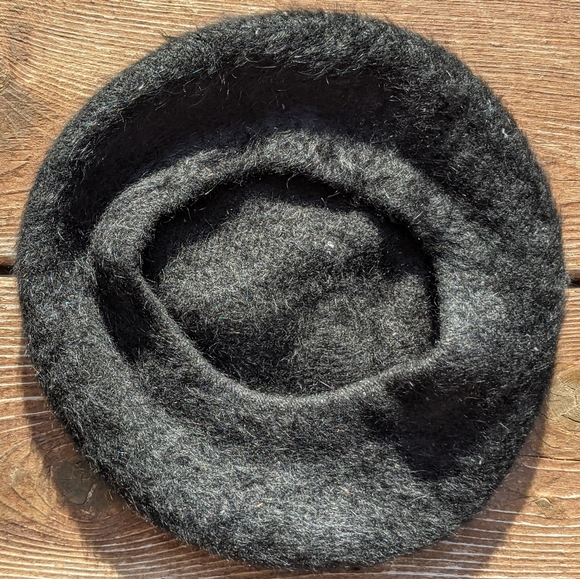 70s VNTG Beret - Picture 3 of 4